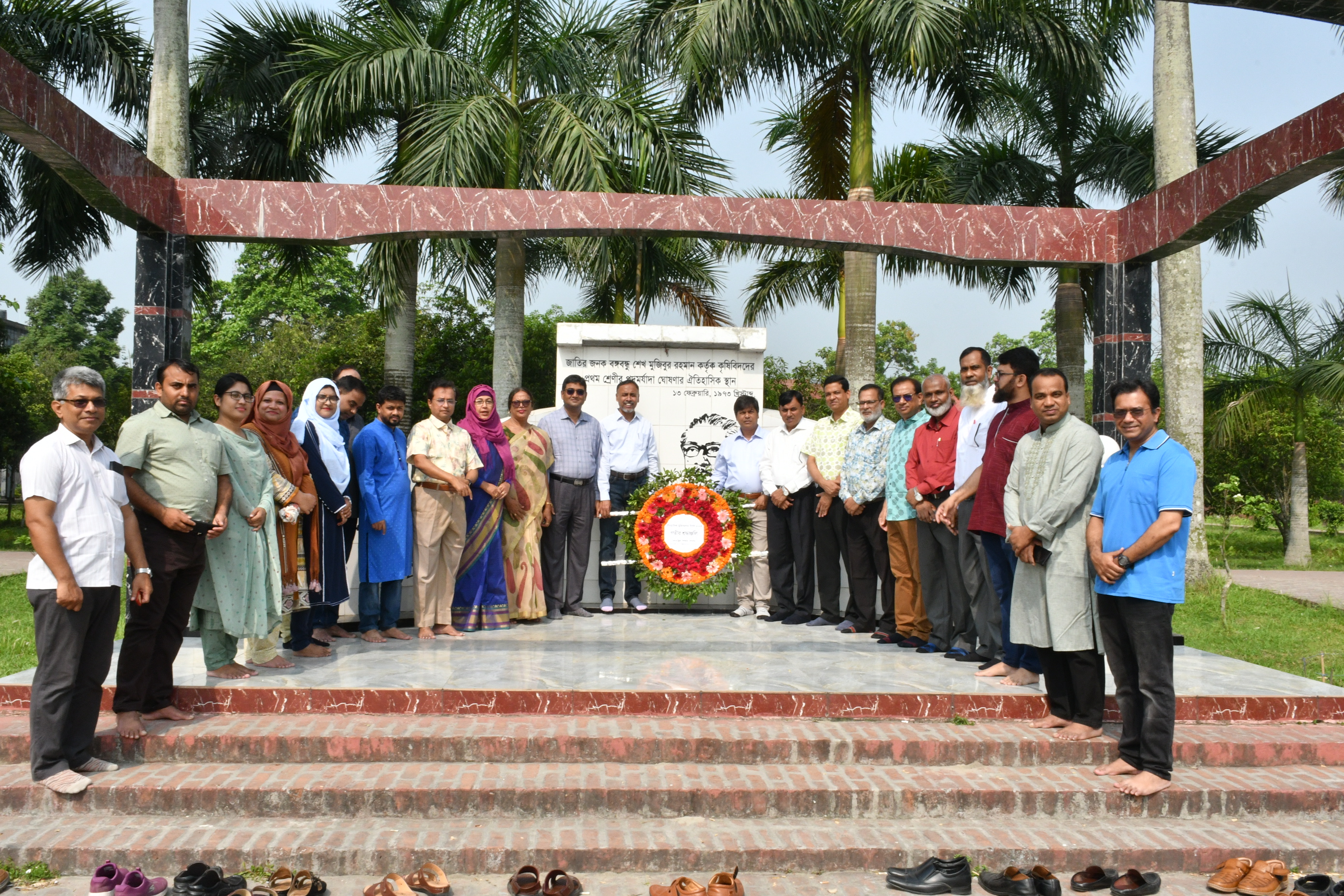 ১৭ এপ্রিল ঐতিহাসিক মুজিবনগর দিবস উপলক্ষ্যে বাংলাদেশ কৃষি বিশ^বিদ্যালয় এর গণতান্ত্রিক শিক্ষক ফোরামের শ্রদ্ধা নিবেদন।