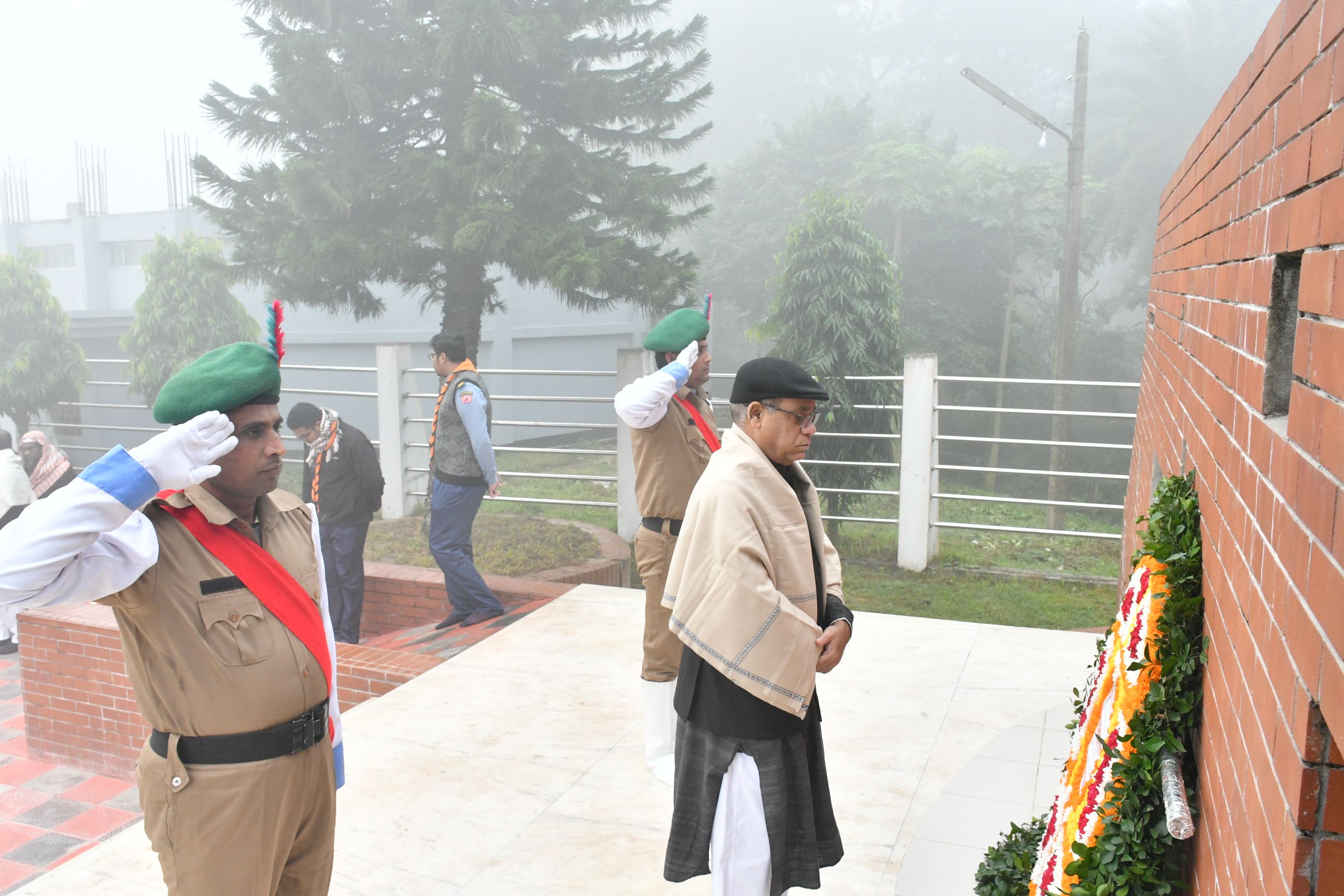 শহীদ বুদ্ধিজীবী দিবসে বাকৃবিতে সর্বস্তরের মানুষের শ্রদ্ধা
