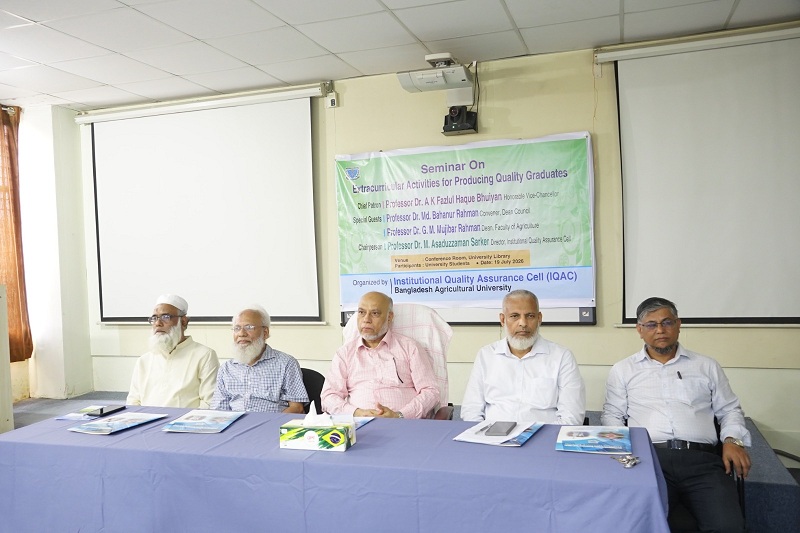 বাকৃবিতে টিএসসি কেন্দ্রীক বিভিন্ন ছাত্র সংগঠনের অংশগ্রহণে ‘Extracurricular Activities for producing quality graduates’ শীর্ষক কর্মশালা অনুষ্ঠিত