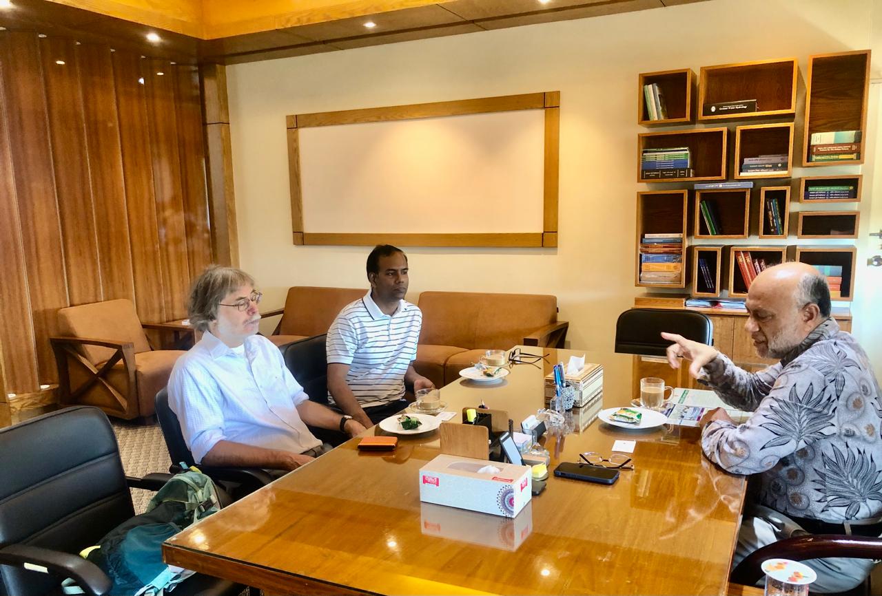 Professor Dr. Peter J. Matthews met BAU VC