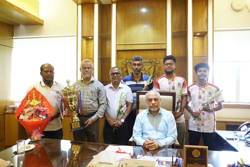 আন্ত:বিশ্ববিদ্যালয় ক্যারাম (ছাত্র) ইভেন্টে চ্যাম্পিয়ন দলকে বাকৃবি ভিসির সংবর্ধনা