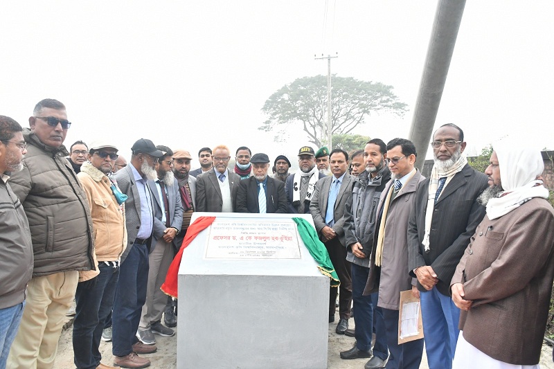 বাকৃবিতে নতুন ভবনসমূহের জন্য আর.সি.সি. রাস্তা নির্মাণ কাজের ভিত্তিপ্রস্তর স্থাপন