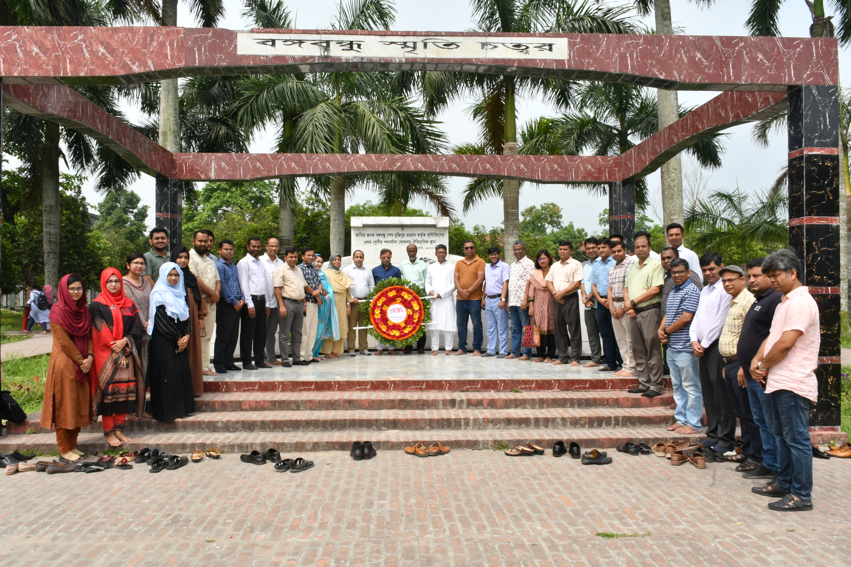 ১৭ এপ্রিল ঐতিহাসিক মুজিবনগর দিবস উপলক্ষ্যে বাংলাদেশ কৃষি বিশ^বিদ্যালয় এর গণতান্ত্রিক শিক্ষক ফোরামের শ্রদ্ধা নিবেদন।