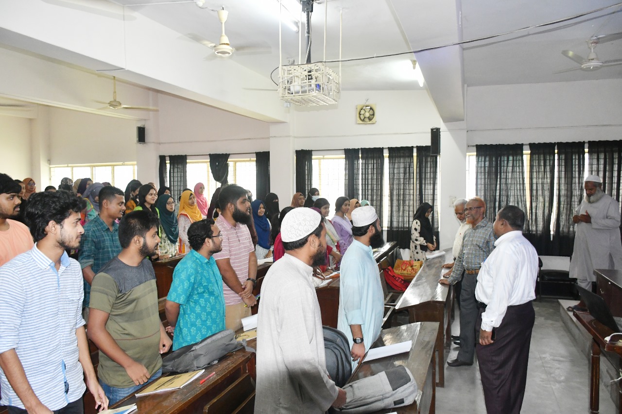 বাকৃবিতে শিক্ষার্থীদের স্বতঃস্ফূর্ত উপস্থিতিতে ক্লাস শুরু